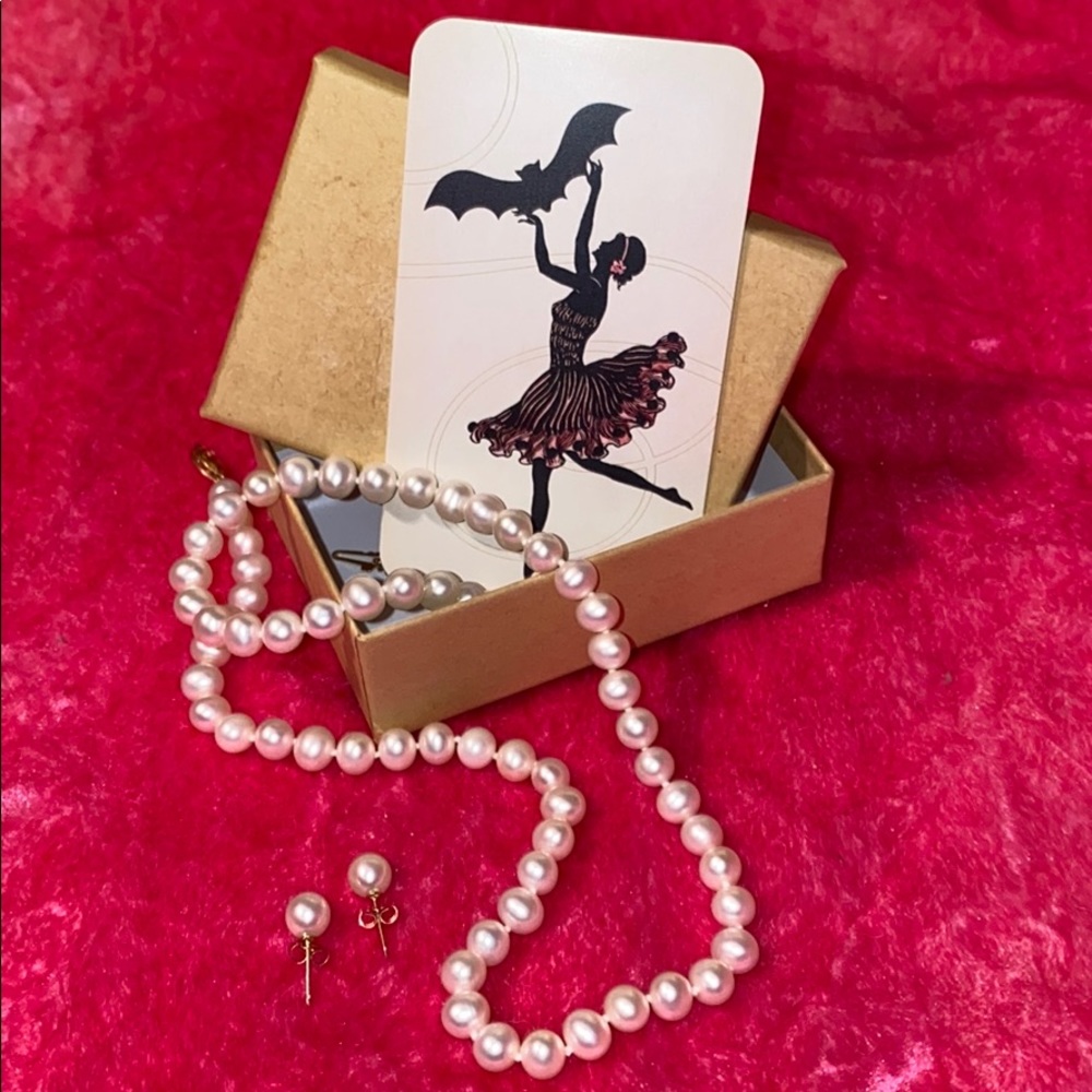 Vintage Cultured Pearl Set In 10k Gold 🖤